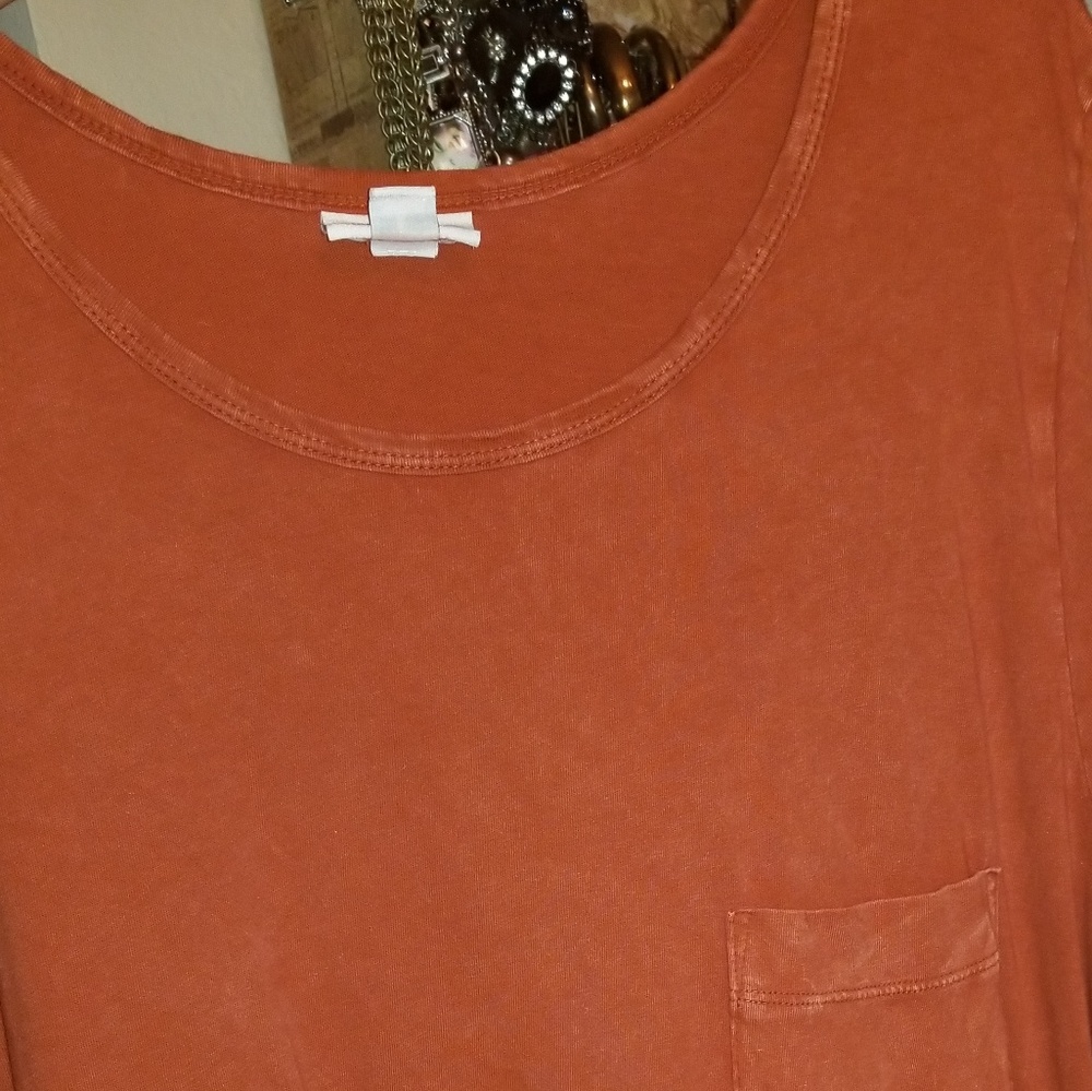 Large distresses paprika colored